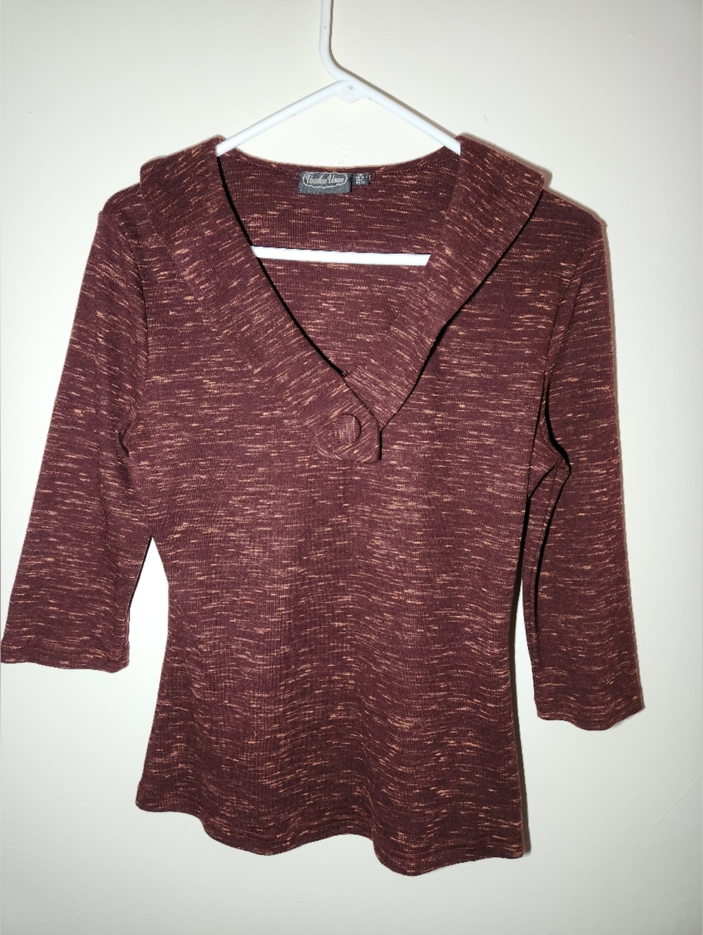 EUC Voodoo Vixen Womens Size M Marled Burgundy V-Neck Notch Top Top